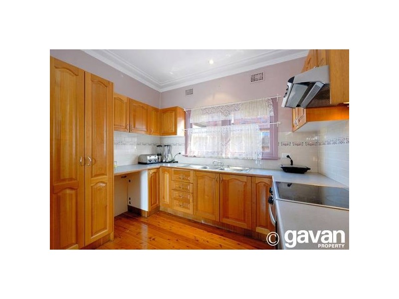 6 Highland Road, Peakhurst NSW 2210