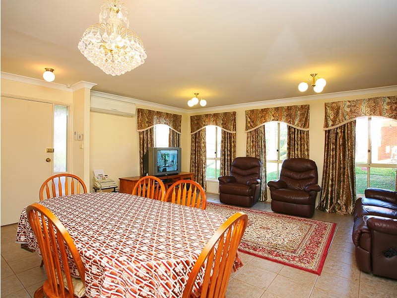 8 Dorrie Place, Quakers Hill NSW 2763