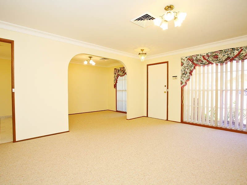 9 Oaktree Grove, Prospect NSW 2148