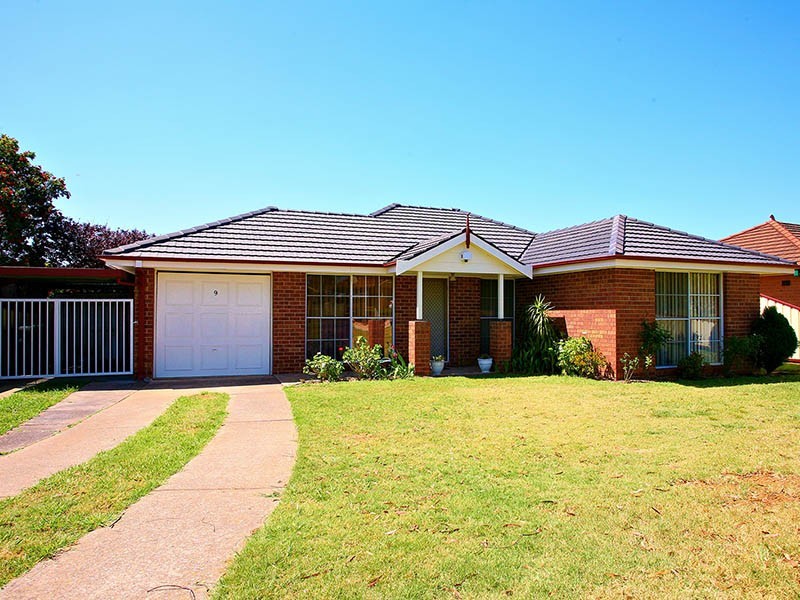 9 Oaktree Grove, Prospect NSW 2148