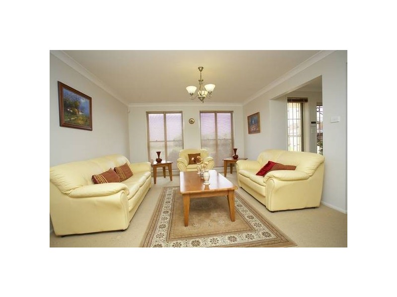 2 Silkyoak Close, Glenwood NSW 2768