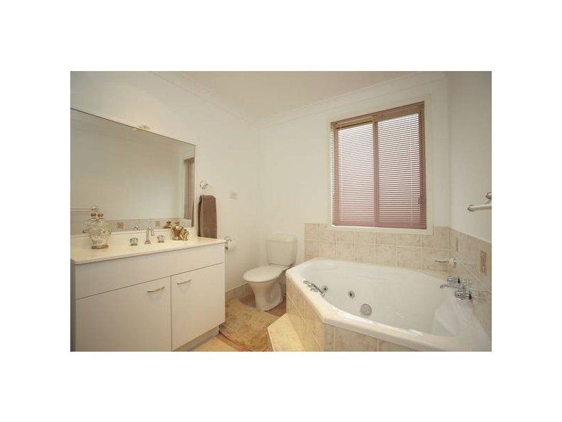 2 Silkyoak Close, Glenwood NSW 2768