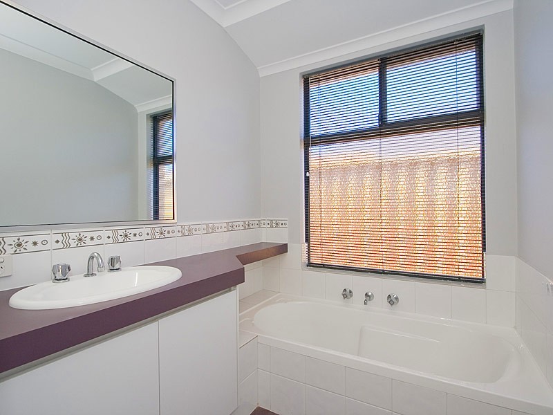 35 Crown Point Crescent, Butler WA 6036