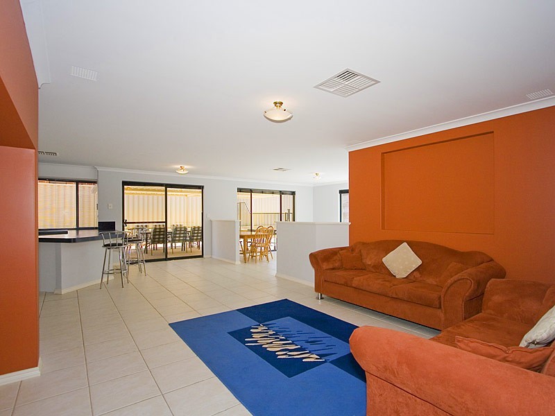 35 Crown Point Crescent, Butler WA 6036