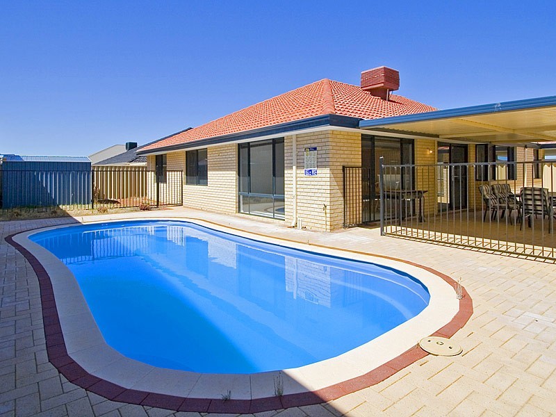 35 Crown Point Crescent, Butler WA 6036