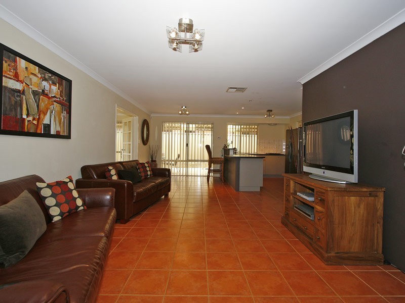 8 Sanderstead Loop, Butler WA 6036