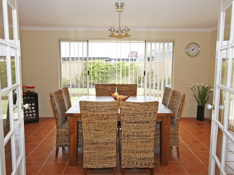 8 Sanderstead Loop, Butler WA 6036