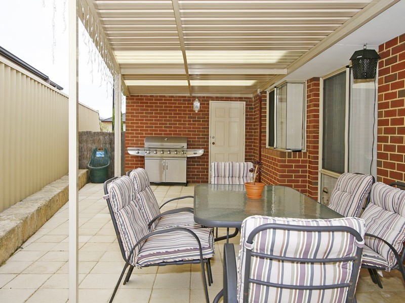 8 Sanderstead Loop, Butler WA 6036