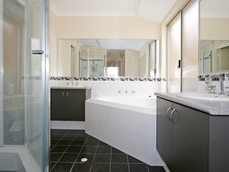 3 Admiralty Road, Jindalee WA 6036