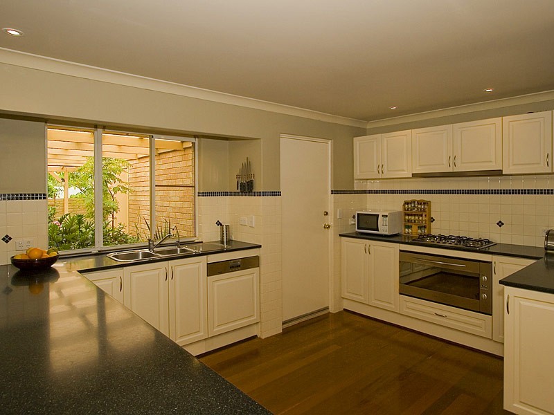 2 Thimble Court, Ocean Reef WA 6027