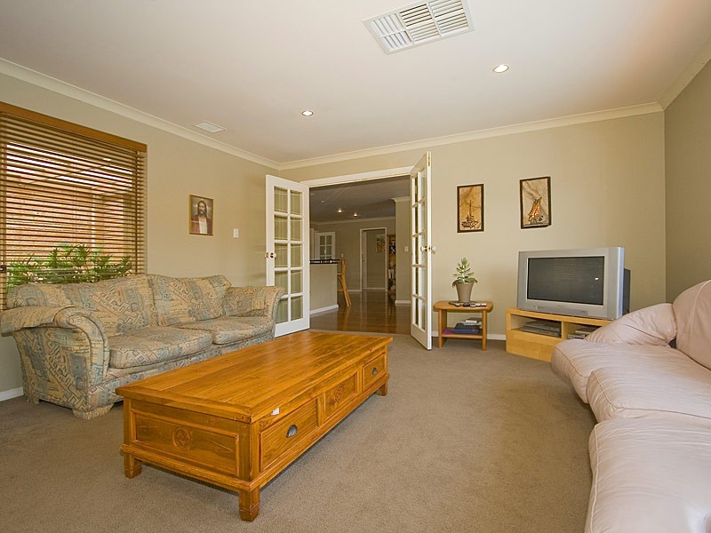 2 Thimble Court, Ocean Reef WA 6027