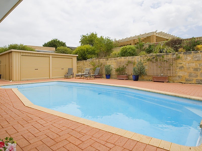 2 Thimble Court, Ocean Reef WA 6027