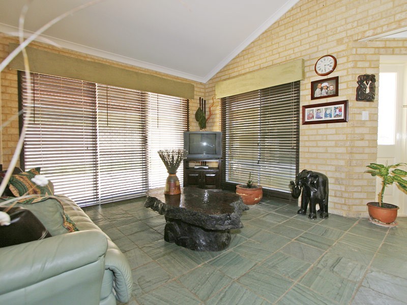 24 Johnson Crescent, Mullaloo WA 6027