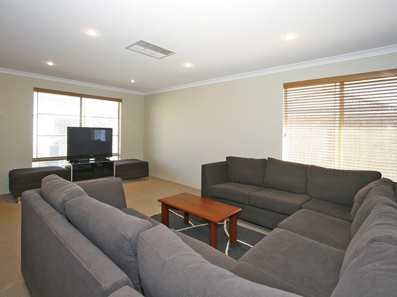 30 Sanderstead Loop, Butler WA 6036