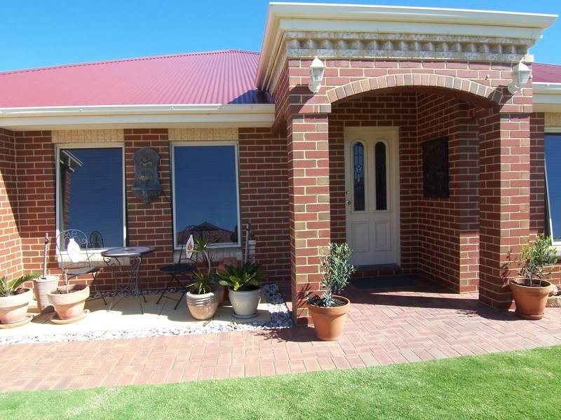 8 Silverton Avenue, Butler WA 6036