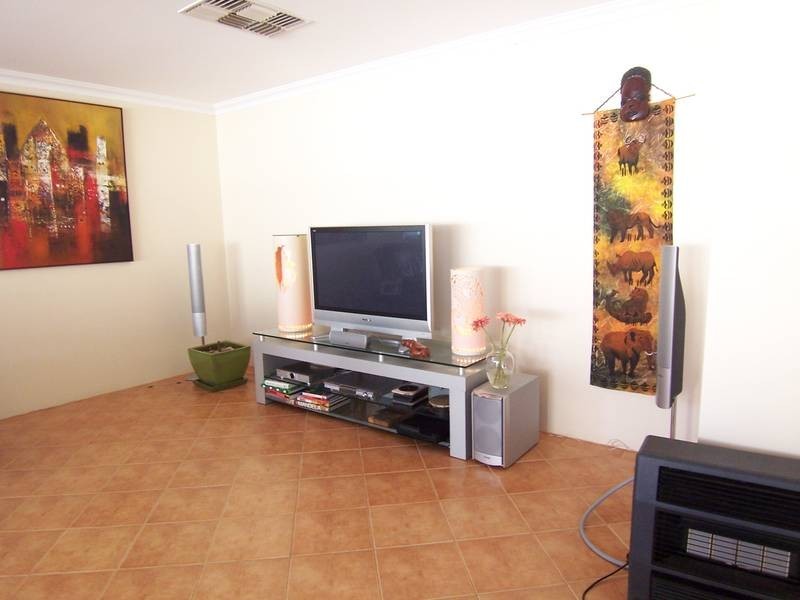 8 Silverton Avenue, Butler WA 6036