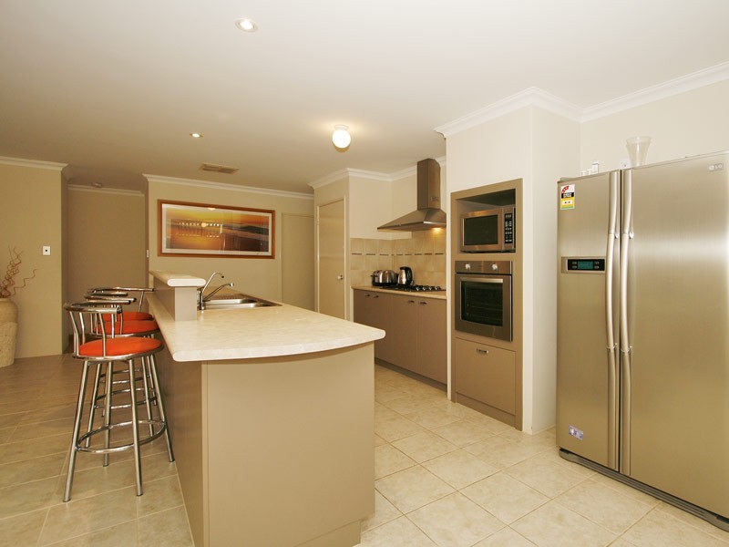 16 Thurleigh Approach, Butler WA 6036