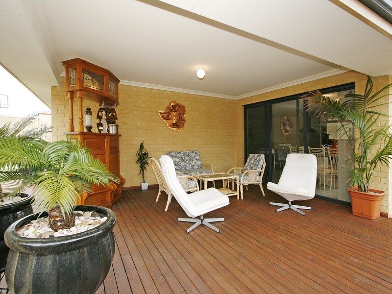 16 Thurleigh Approach, Butler WA 6036