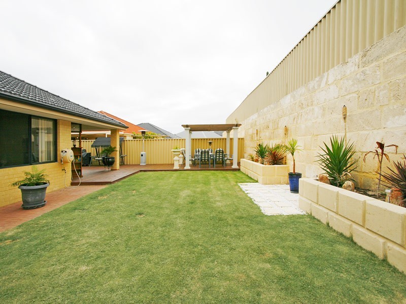 16 Thurleigh Approach, Butler WA 6036