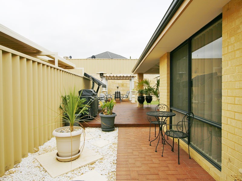 16 Thurleigh Approach, Butler WA 6036