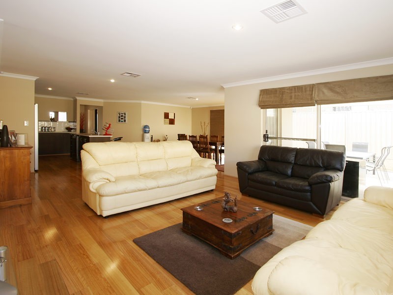 69 Shepperton Drive, Butler WA 6036