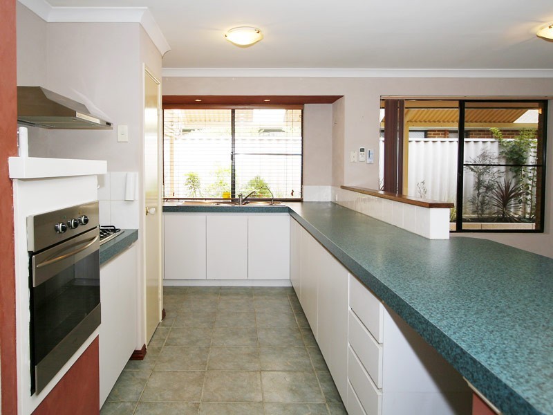 14 Dumbarton Loop, Kinross WA 6028