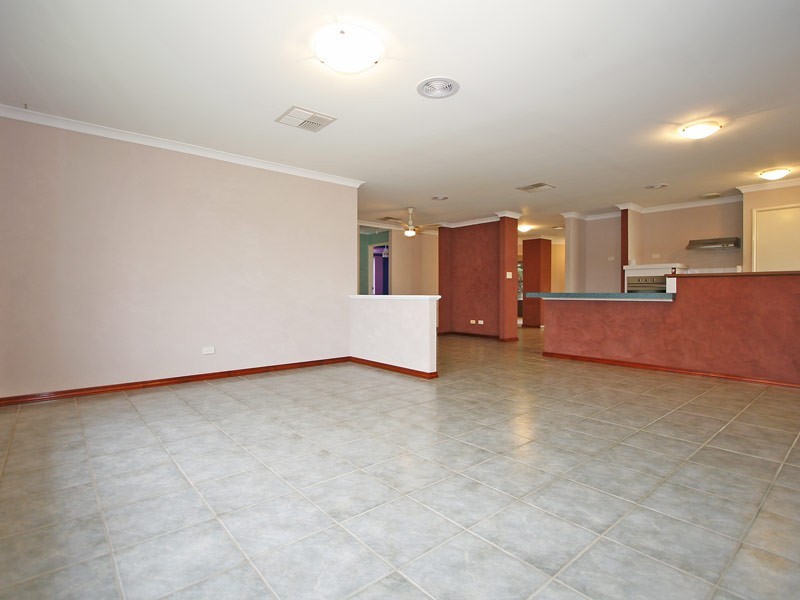 14 Dumbarton Loop, Kinross WA 6028
