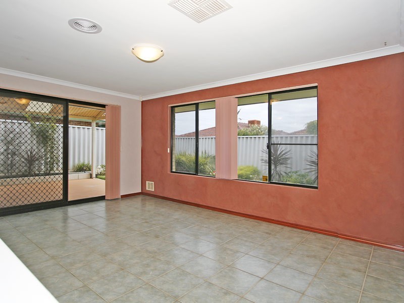 14 Dumbarton Loop, Kinross WA 6028