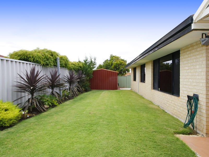 14 Dumbarton Loop, Kinross WA 6028