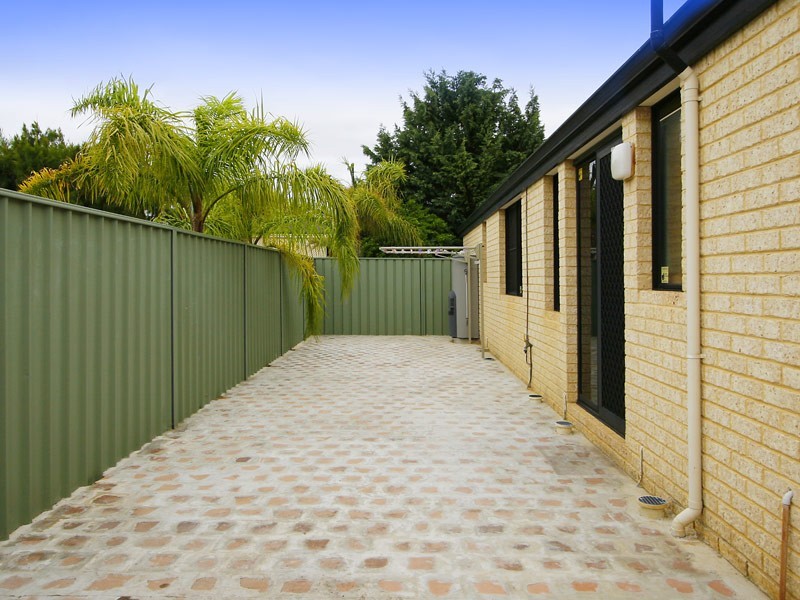 14 Dumbarton Loop, Kinross WA 6028