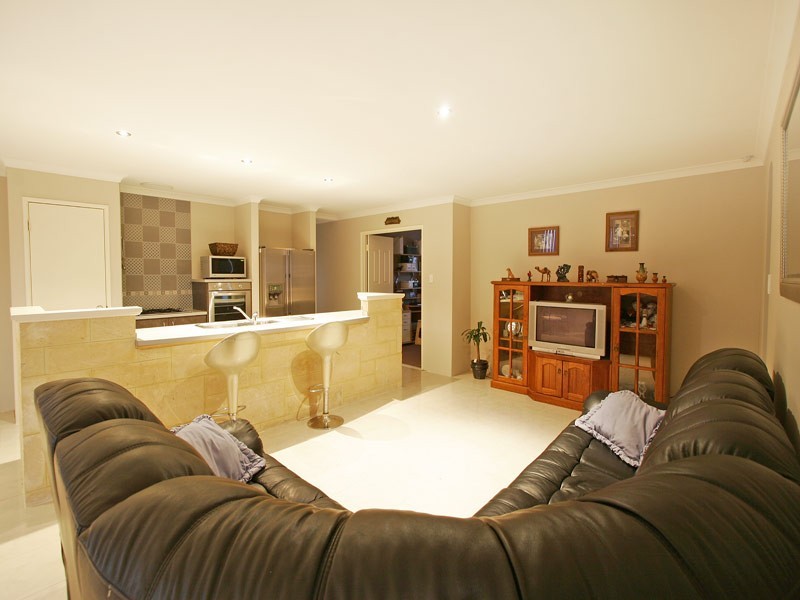 14 Beachwood Crescent, Butler WA 6036