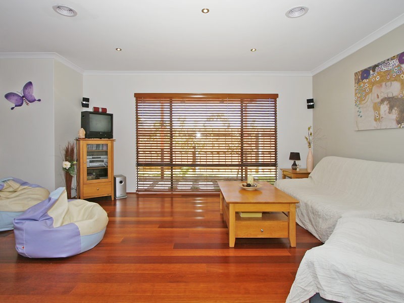18 Dumaresq Loop, Quinns Rocks WA 6030