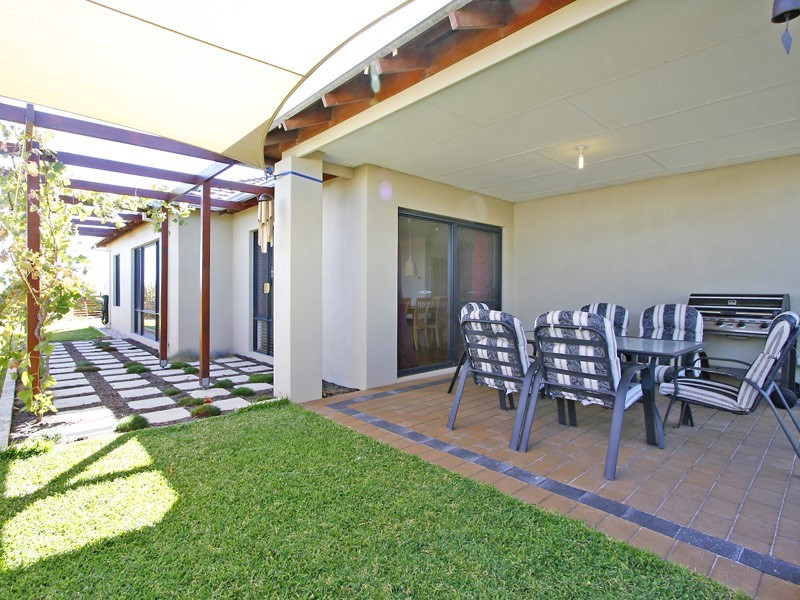 18 Dumaresq Loop, Quinns Rocks WA 6030