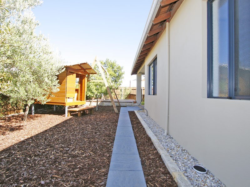 18 Dumaresq Loop, Quinns Rocks WA 6030