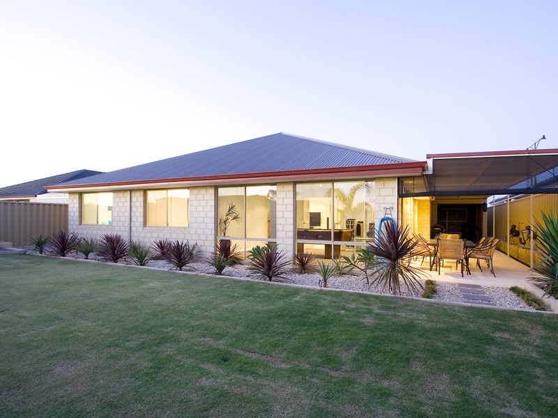 12 Shepperton Drive, Butler WA 6036