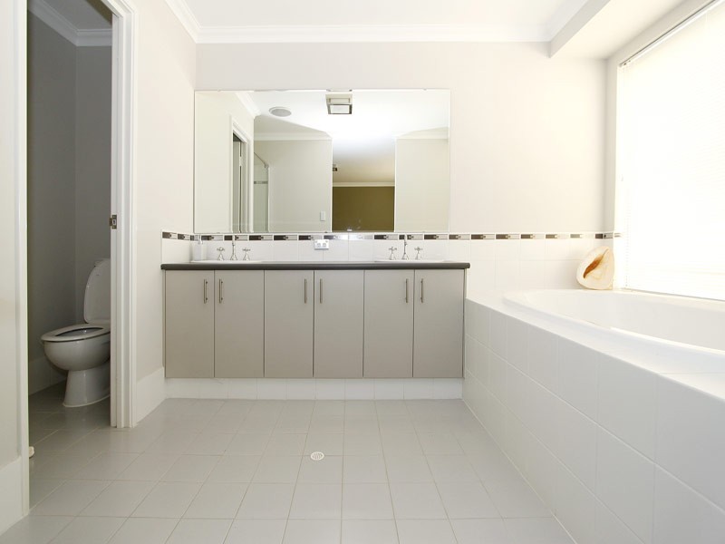 34 Seaspray Crescent, Jindalee WA 6036