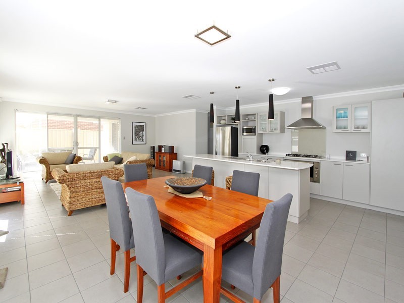 34 Seaspray Crescent, Jindalee WA 6036