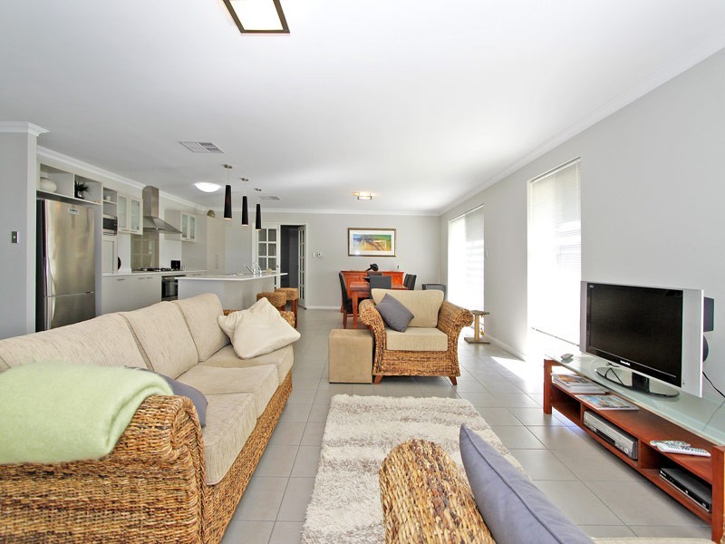 34 Seaspray Crescent, Jindalee WA 6036