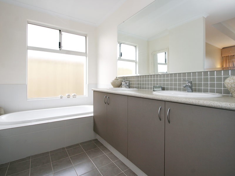 5 Huntly Avenue, Butler WA 6036