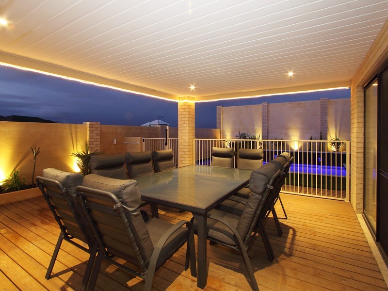 8 Dotterel Green, Jindalee WA 6036