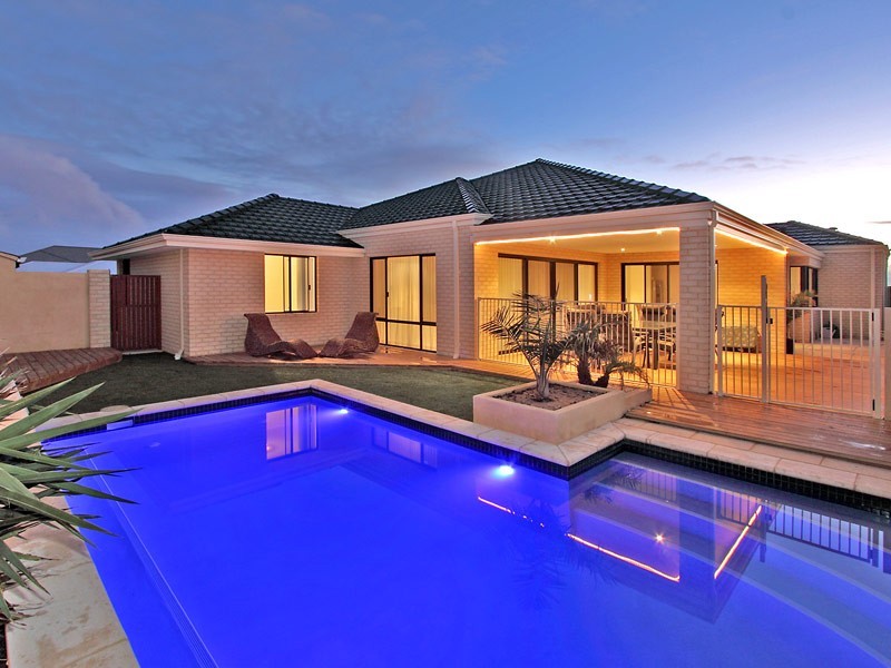 8 Dotterel Green, Jindalee WA 6036