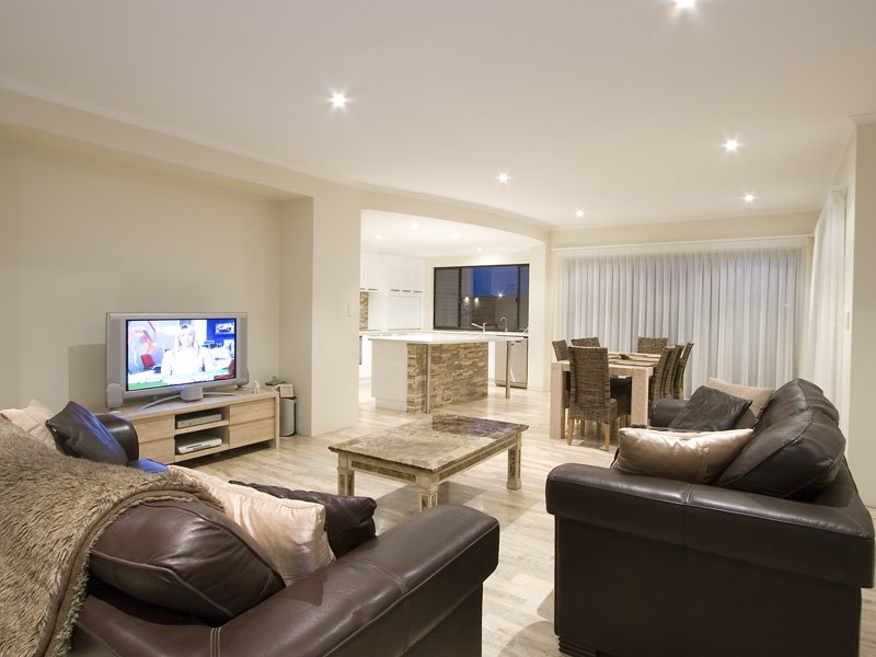8 Dotterel Green, Jindalee WA 6036