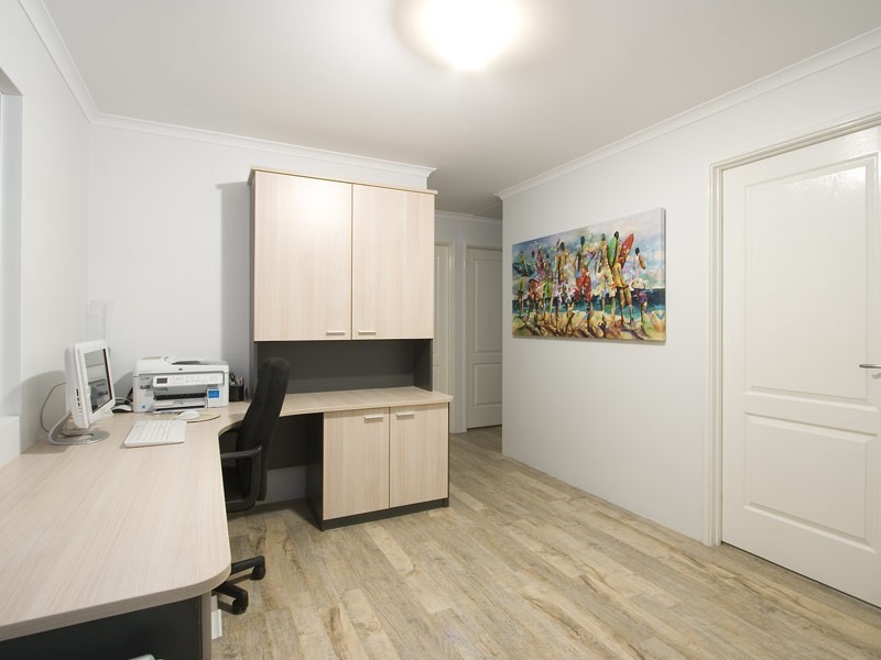 8 Dotterel Green, Jindalee WA 6036