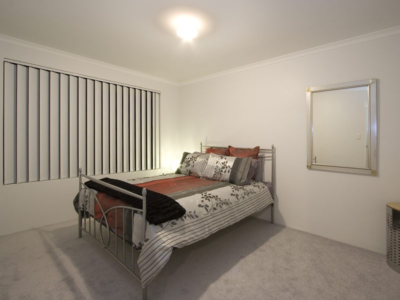 8 Dotterel Green, Jindalee WA 6036