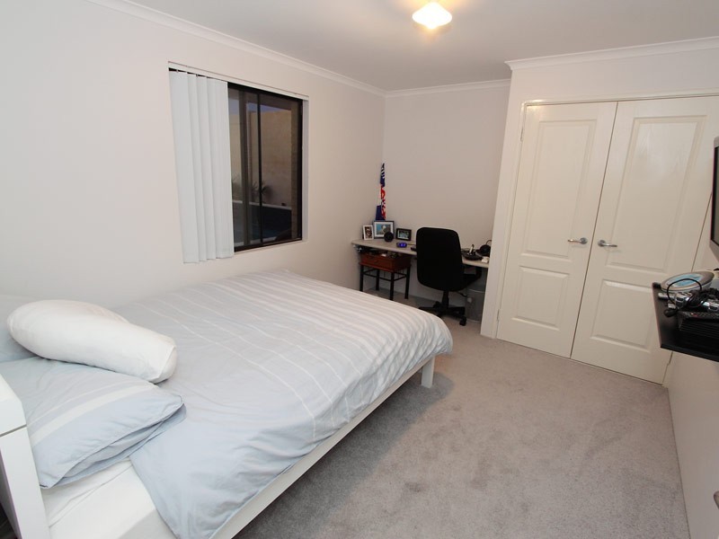8 Dotterel Green, Jindalee WA 6036
