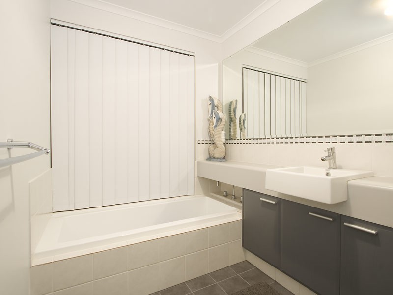 8 Dotterel Green, Jindalee WA 6036
