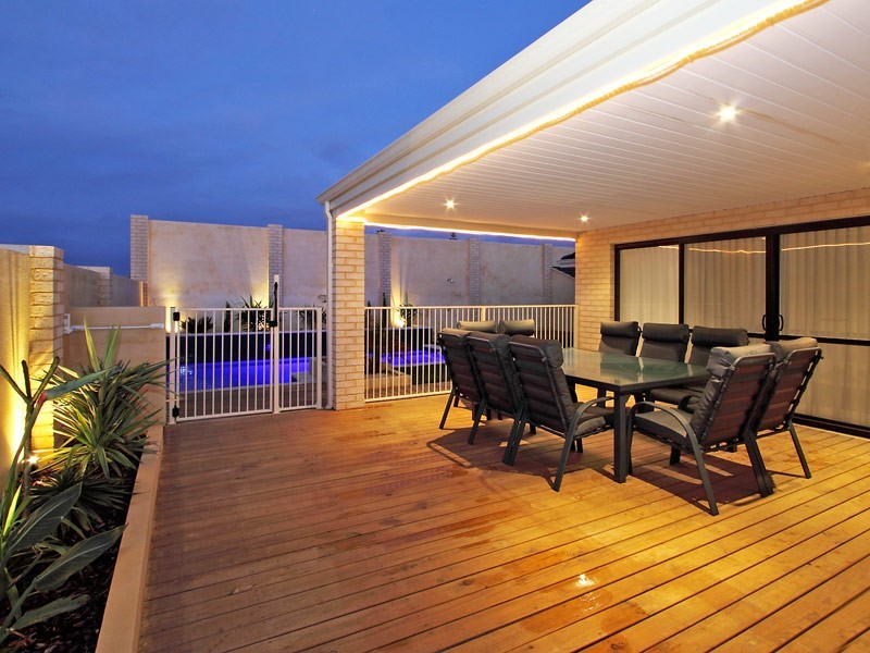 8 Dotterel Green, Jindalee WA 6036