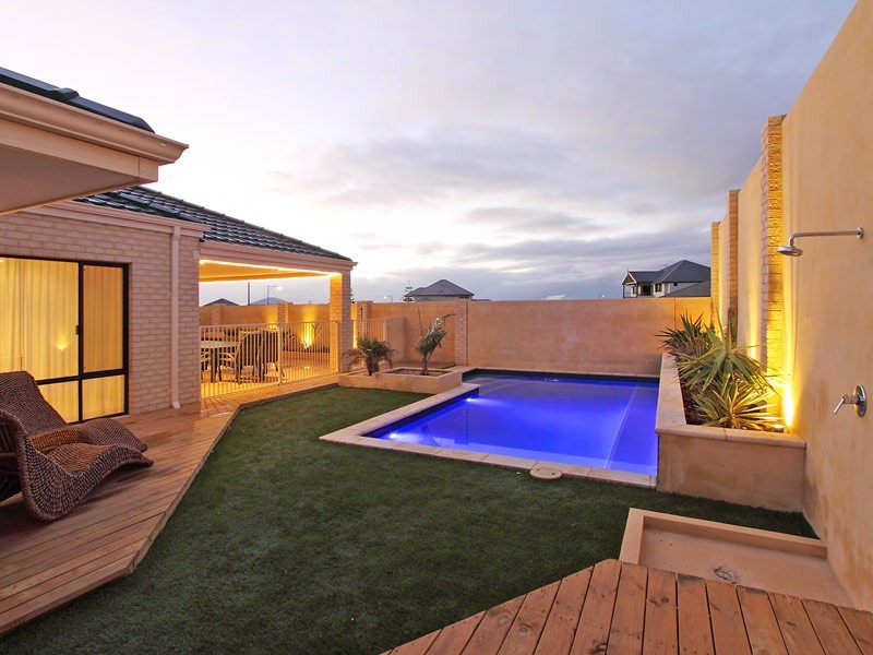 8 Dotterel Green, Jindalee WA 6036