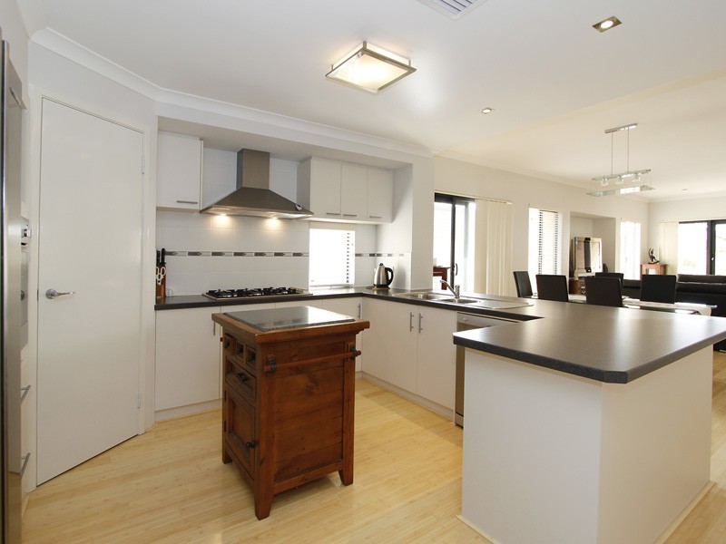 16 Ferryside Road, Butler WA 6036