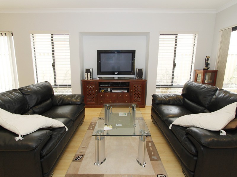 16 Ferryside Road, Butler WA 6036